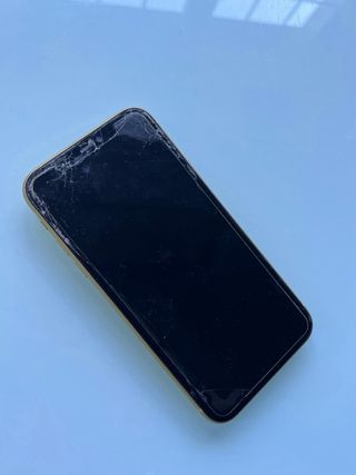 iPhone 11 Amarillo 64GB