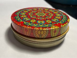 Scatolina colorata + saponetta alla lavanda