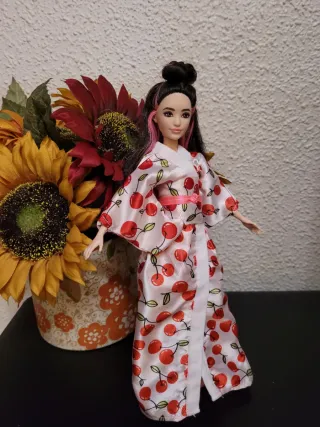 Muñeca barbie petit con kimono