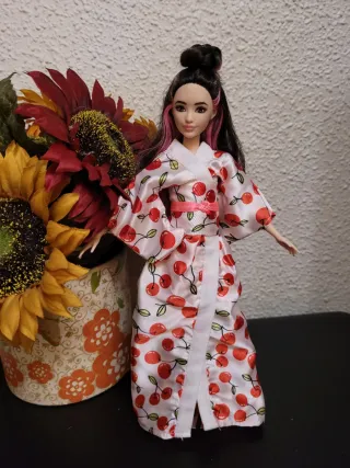 Muñeca barbie petit con kimono