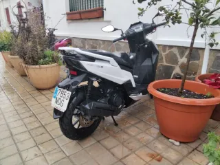 Peugeot 125 Scooter Automática