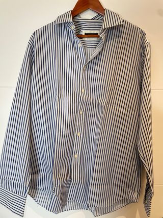 Camisa de vestir rayas azules y fondo azul claro