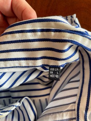 Camisa de vestir rayas azules y fondo azul claro