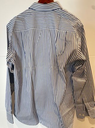 Camisa de vestir rayas azules y fondo azul claro