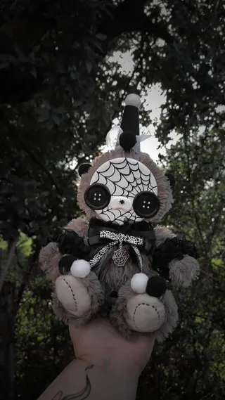 Spinner , orso peluche dark con ragnatela