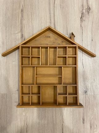 Casita de madera decorativa