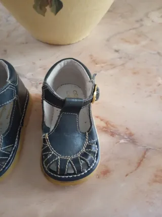 Sandalias azul marino niño