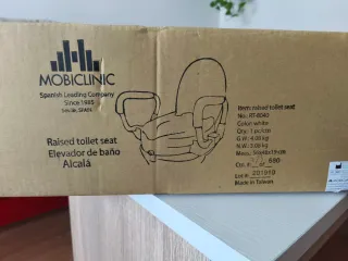 Elevador WC para adultos con reposabrazos.