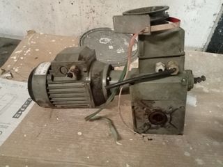 Motor eléctrico de puerta con centralita