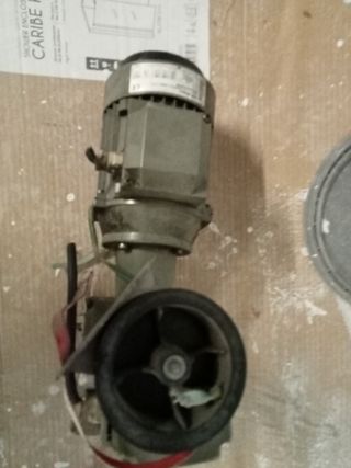 Motor eléctrico de puerta con centralita