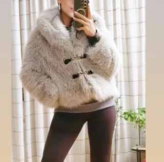 Cappotto pelliccia sintetica beige alamari