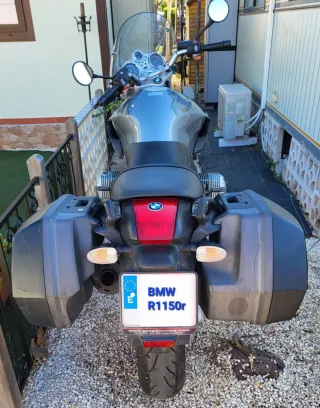 BMW R1150R 2004 con maletas de BMW