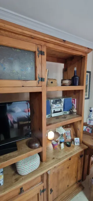Mueble de madera de pino