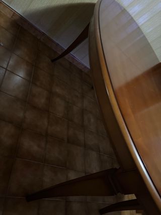 Mesa redonda de madera