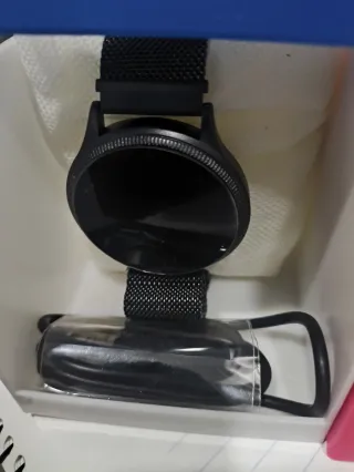 Smartwatch Negro y Oro Rosa