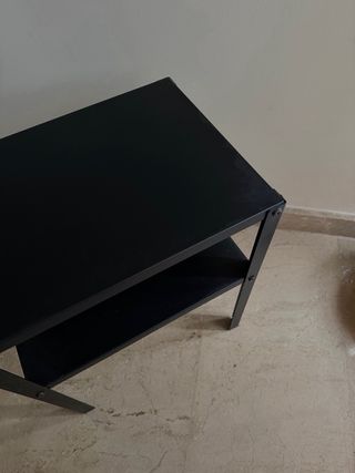 Mesita auxiliar KNARREVIK Ikea negra