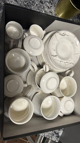 Elegante Juego de Café Estilo Mármol Blanco y Oro