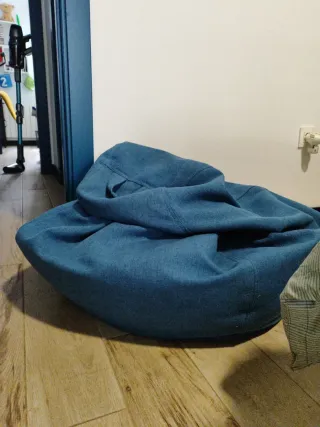 Puf azul y gris de tela