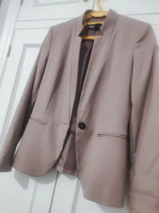 Traje chaqueta y pantalón Zara rosa