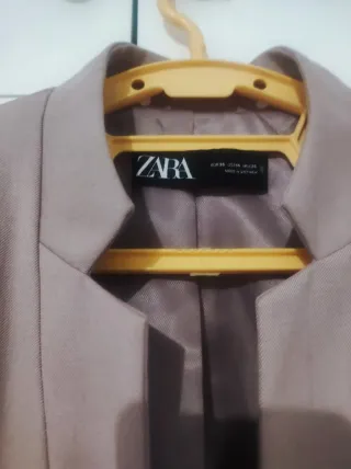 Traje chaqueta y pantalón Zara rosa