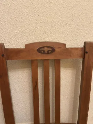 Silla antigua de madera