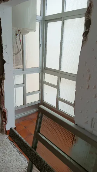 Cierre lavadero aluminio y cristal