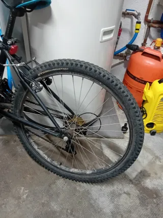 Bicicleta BTWIN Rockrides azul con extras