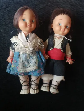 Muñecos de época 10 euros los dos
