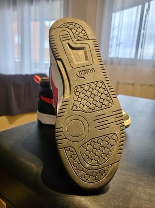 Zapatillas Puma Negras, Rojas y Blancas