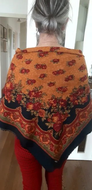 Sciarpa antica floreale in lana pettinata