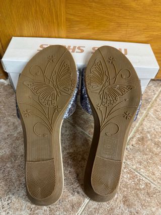 Sandalia de le tejuelas plateada