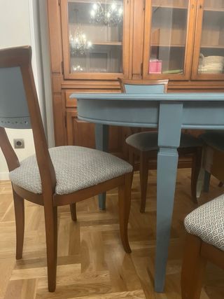 Mesa comedor y 4 sillas madera y tela