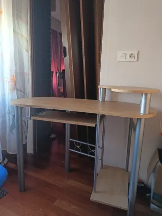 Escritorio madera y metal con silla