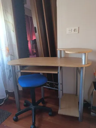Escritorio madera y metal con silla