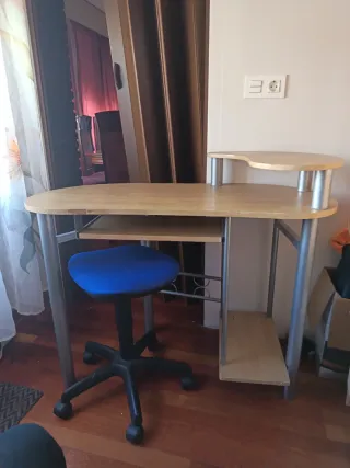 Escritorio madera y metal con silla