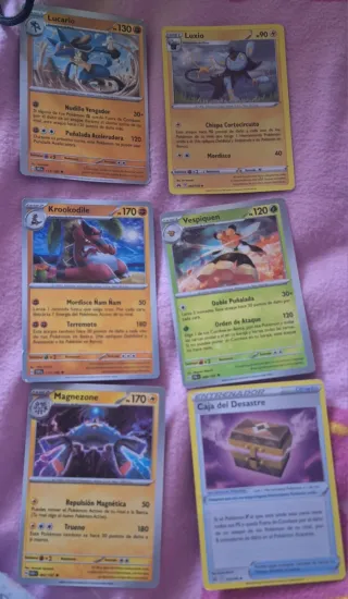 Lote Cartas Pokémon: Lucario, Luxio, Krookodile, e