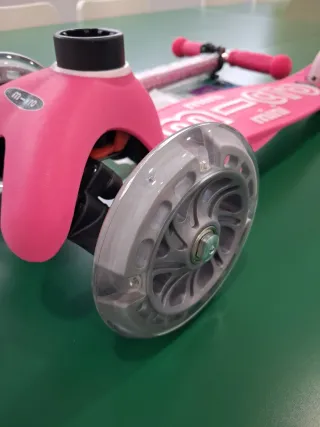 Patinete Micro Mini Deluxe LED Rosa