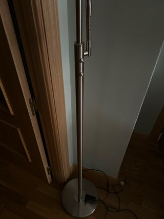 Lámpara de pie moderna metal