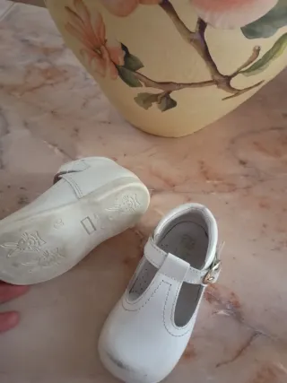 Zapatos blancos para niño
