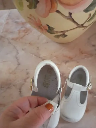 Zapatos blancos para niño