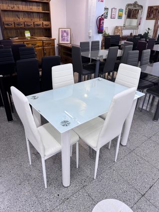 Mesa de Cristal Templado 4 Sillas Funcional