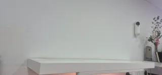 Estantería de madera blanca