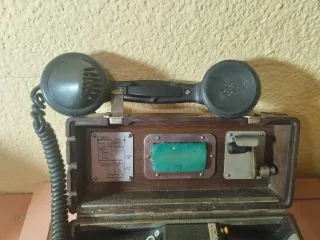 Teléfono y centralita antiguo