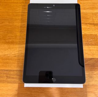 Ipad de 9 generacion  con 64 GB color gris oscuro