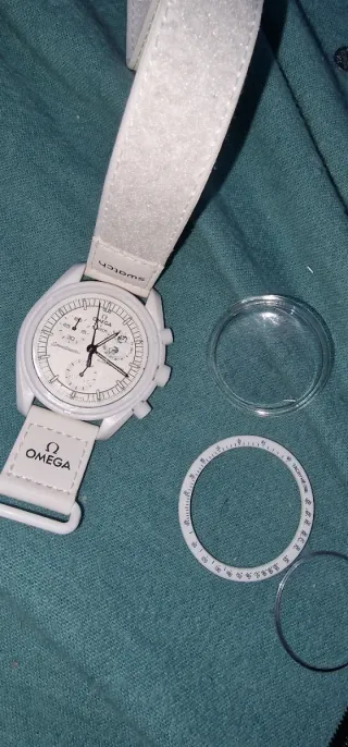 Swatch Moonswatch Omega x Snoopy piezas
