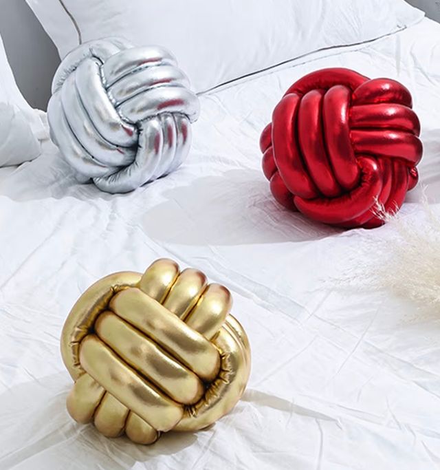 Cojín Nudo Decorativo Plateado. SIN ESTRENAR