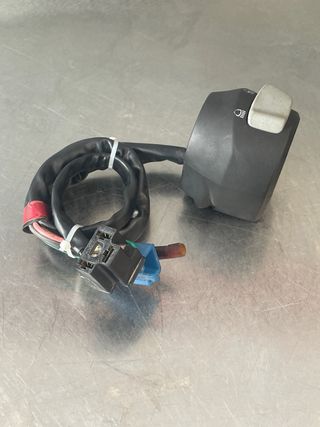 Piña Izquierda Yamaha YBR125 2011