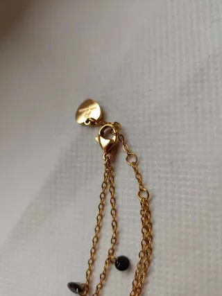 Braccialetto con pendenti neri e oro