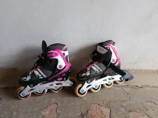 Patines en línea rosas y negros para niña