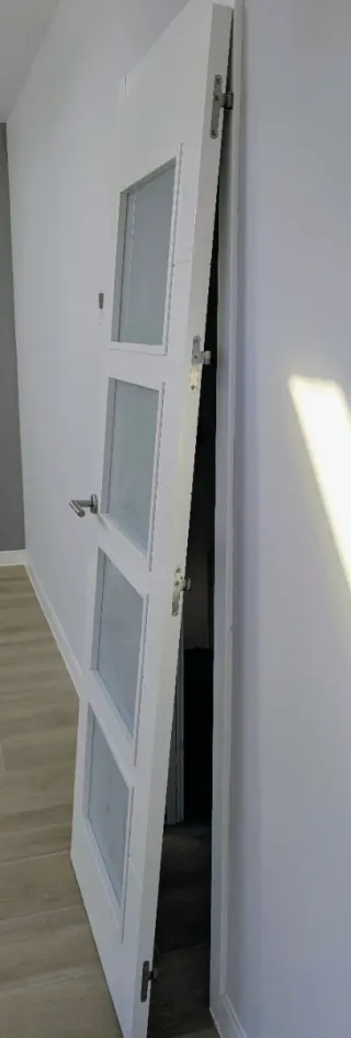 Puerta interior madera maciza con cristal